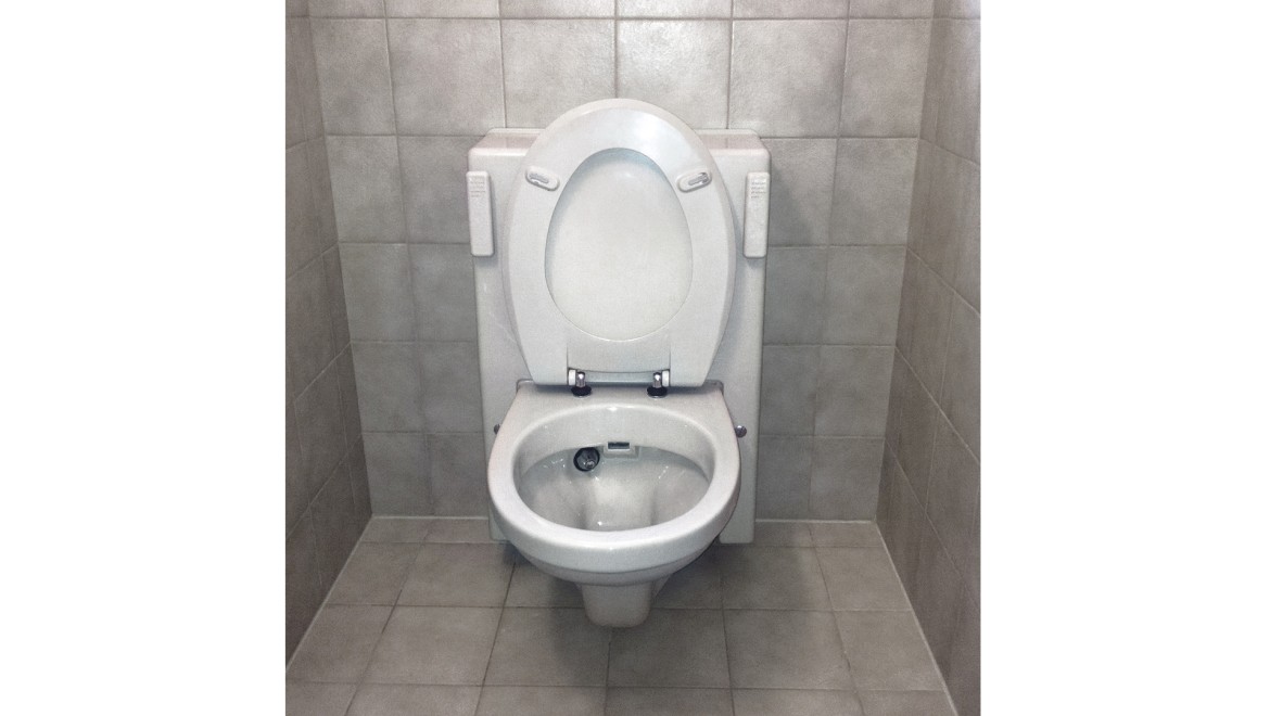 Badkamer met wc voor de renovatie